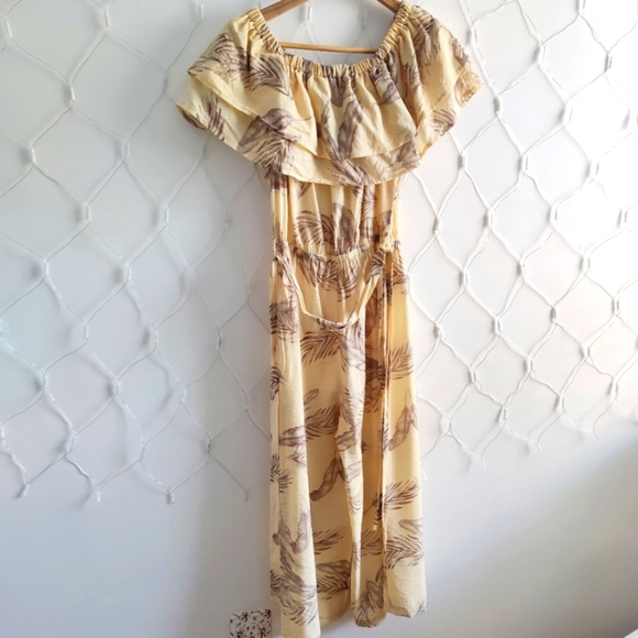 Floral Jumpsuit / Leaf Print / Butter Yellow / Size Small - Picture 5 of 6